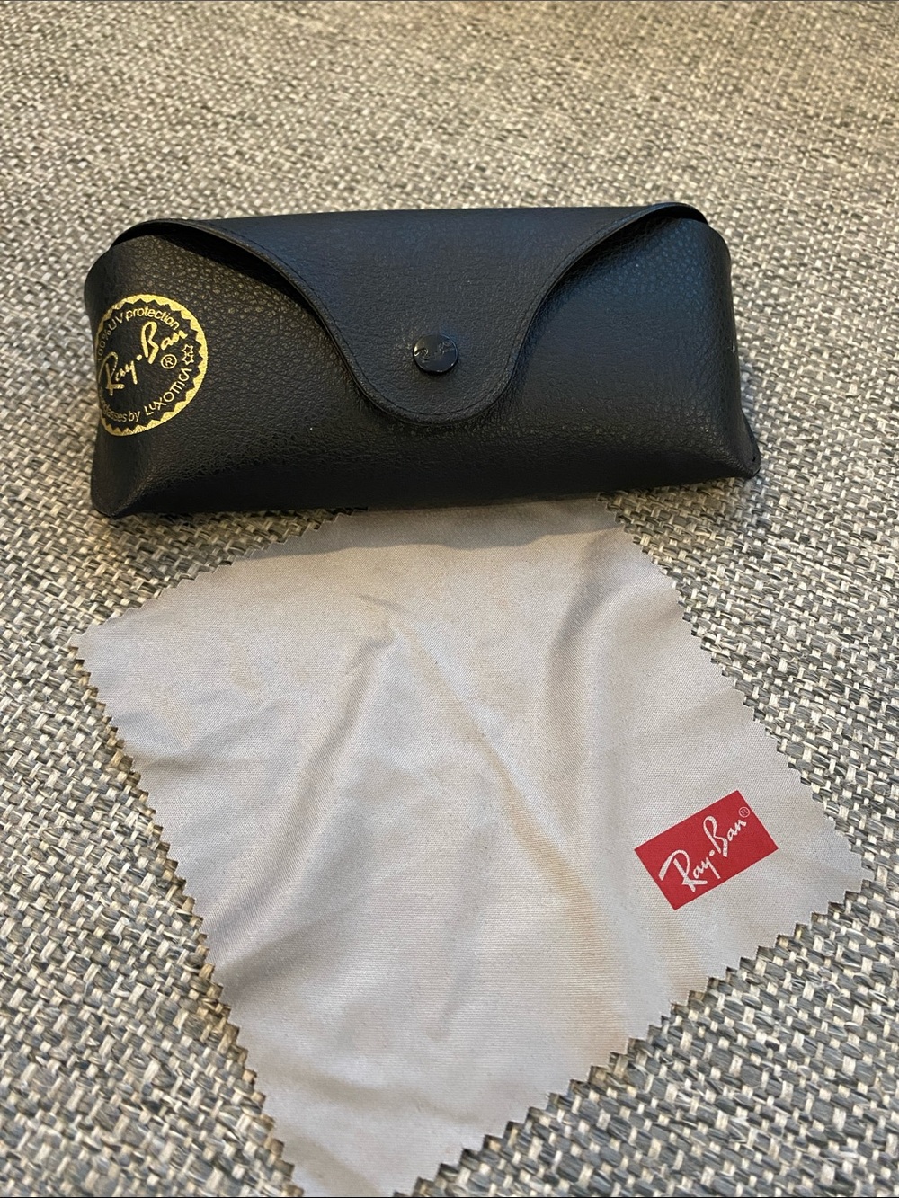 Ray-Ban Black Sunglasses Glasses Case with Lense Cleaning Cloth